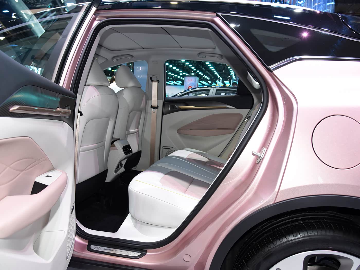 Geely Geometry M6