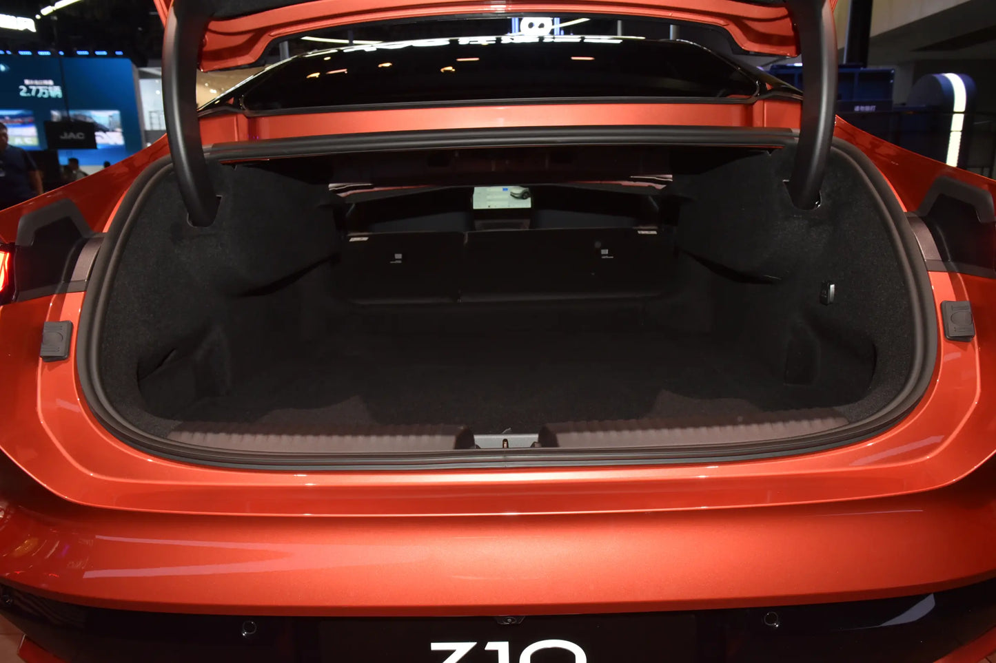 Lynk & Co Z10