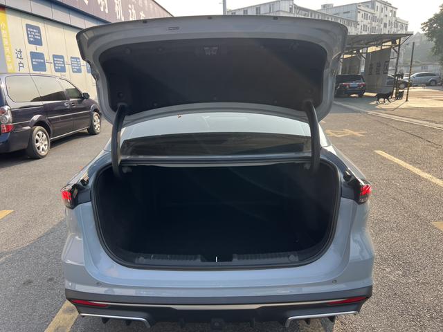 Geely Galaxy L6 2023 1.5T DHT 125km Starship d'occasion certifié