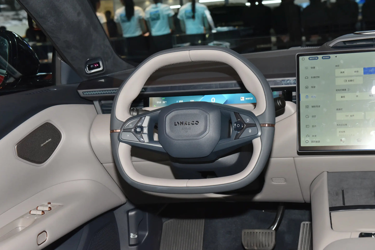 Lynk & Co Z10