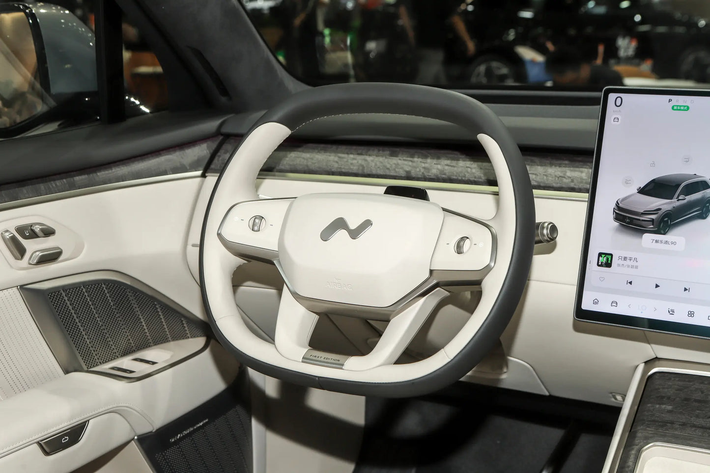NIO ONVO L90