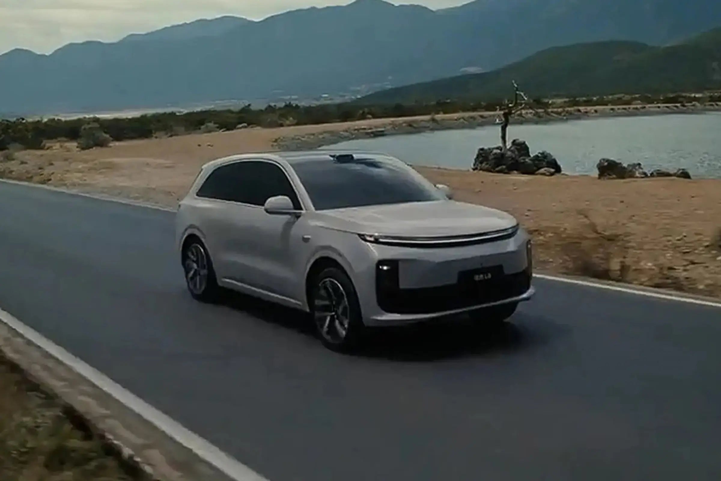Li Auto L6 Review 2025 — Range-Extended SUV Specs, Space, Comfort & Fa ...