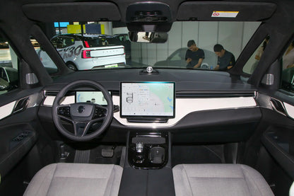 Volvo EM90