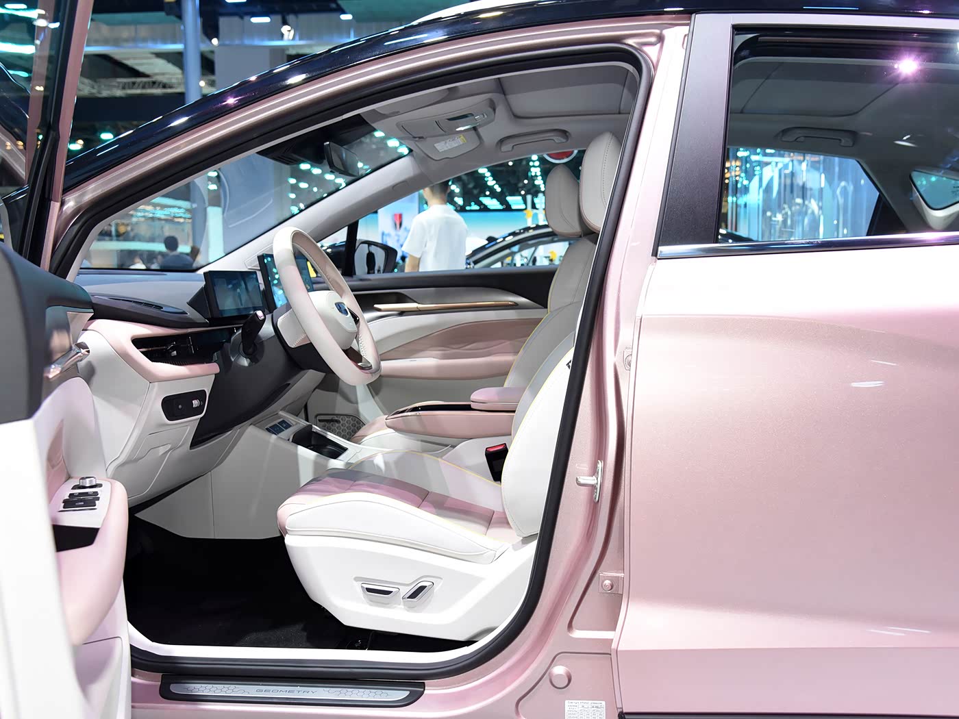 Geely Geometry M6
