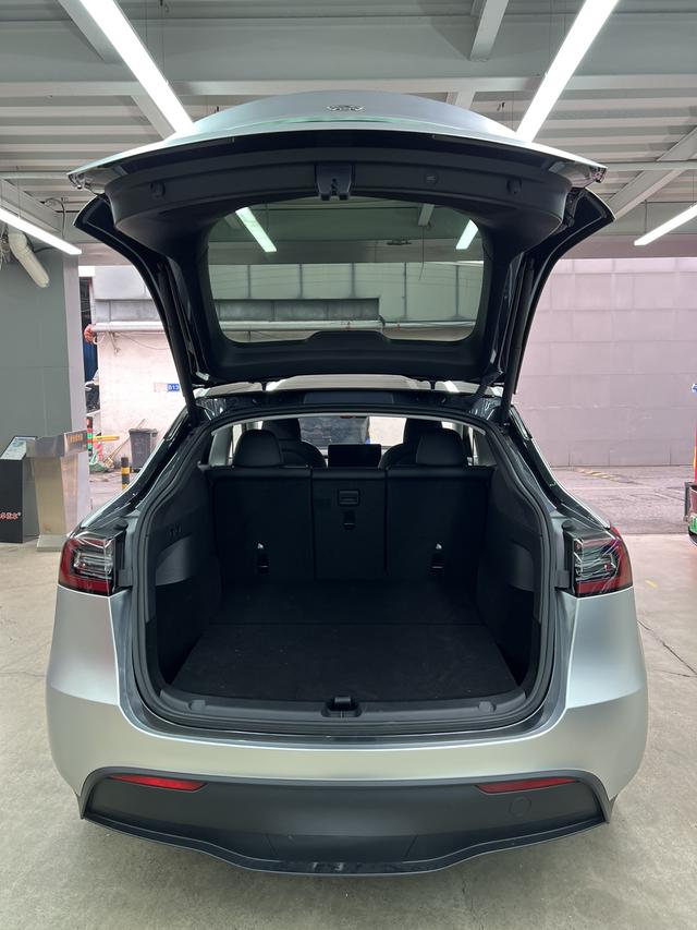 Pre-Owned Tesla Model Y 2024 Rear-Wheel Drive Version