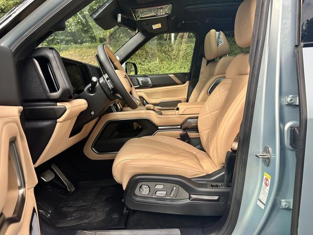 Certificated Pre-Owned Formula Leopard 8 2025 Brave and Wise Flagship Edition 6-Seater -u22097839