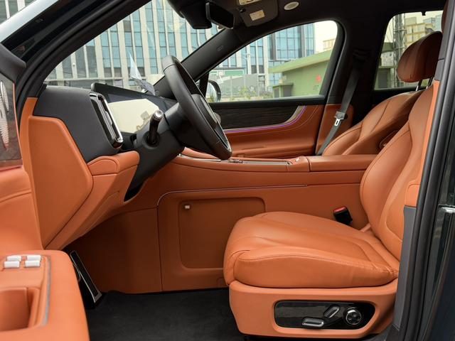 Certificated Pre-Owned Wenjie M9 2024 Extended-Range Max Six-Seater Version -u22034152