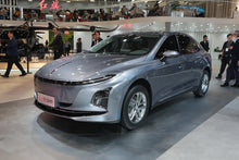 Hongqi E-QM5