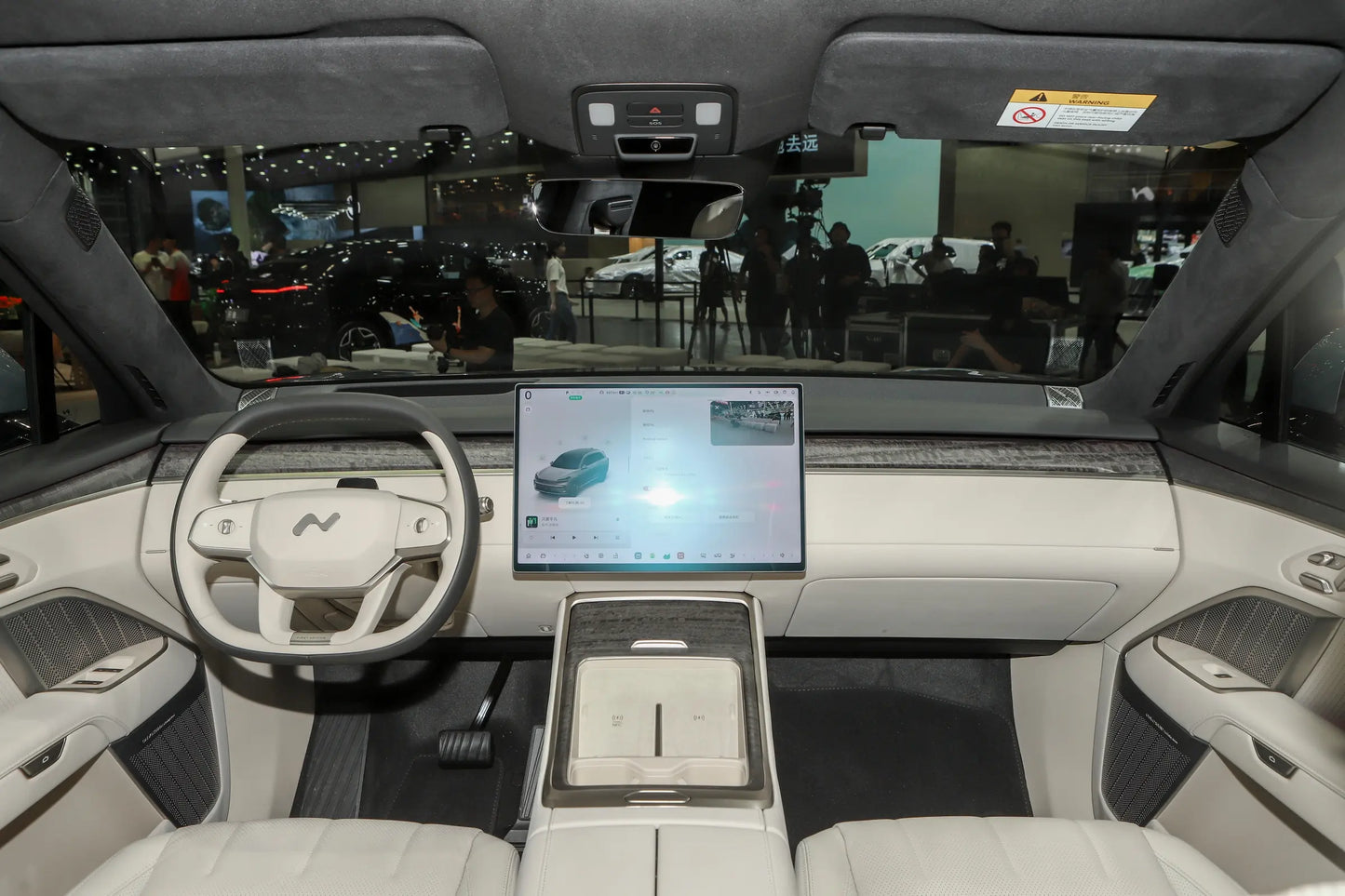 NIO ONVO L90