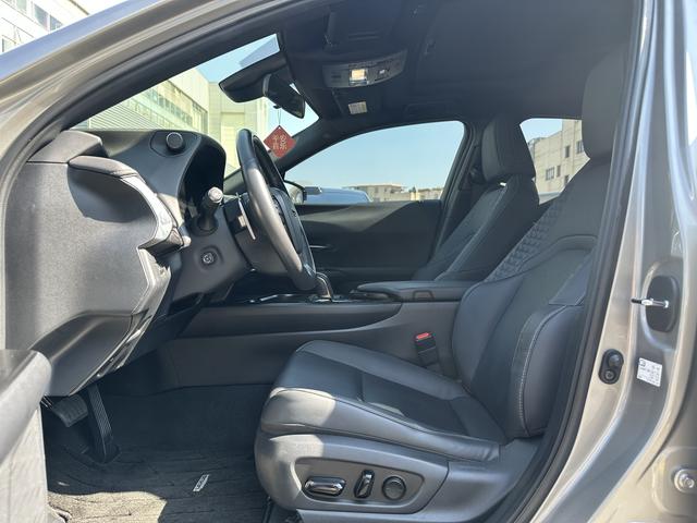 Pre-Owned Lexus UX EV 2020 Model 300e Pure · Joy