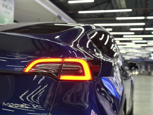 Pre-Owned Tesla Model Y 2021 Long Range All-Wheel Drive Version (3D3/3D7)