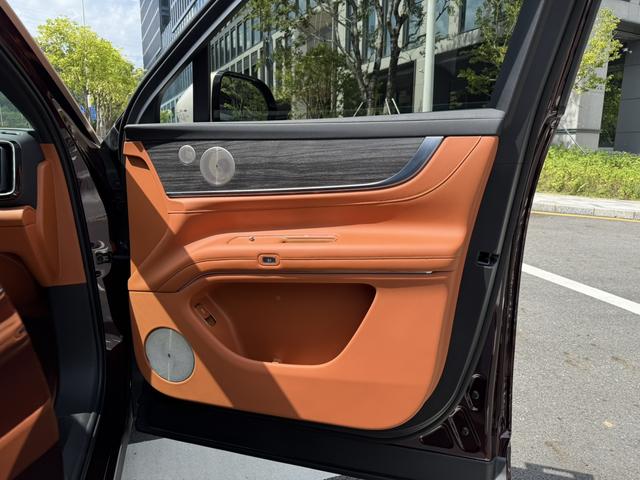 Pre - Owned 2025 AITO M9 Extended - Range Ultra Six - Seat Edition