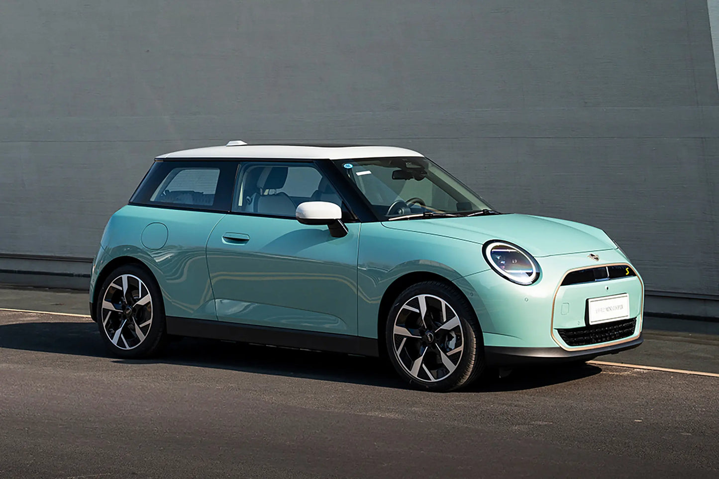 Spotlight Electric MINI COOPER