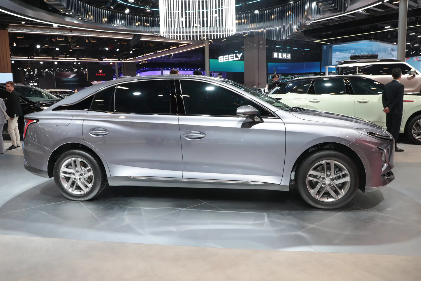 Hongqi E-QM5