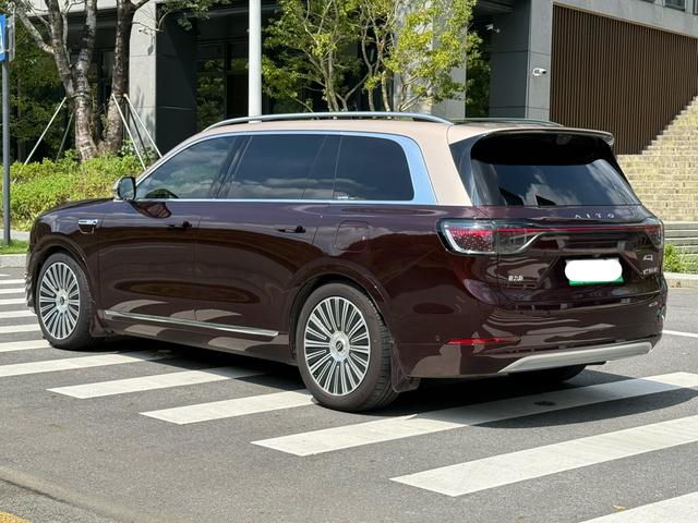 Pre - Owned 2025 AITO M9 Extended - Range Ultra Six - Seat Edition