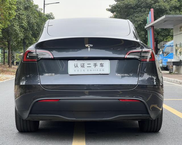 Pre-Owned Tesla Model Y 2024 Rear-Wheel Drive Version