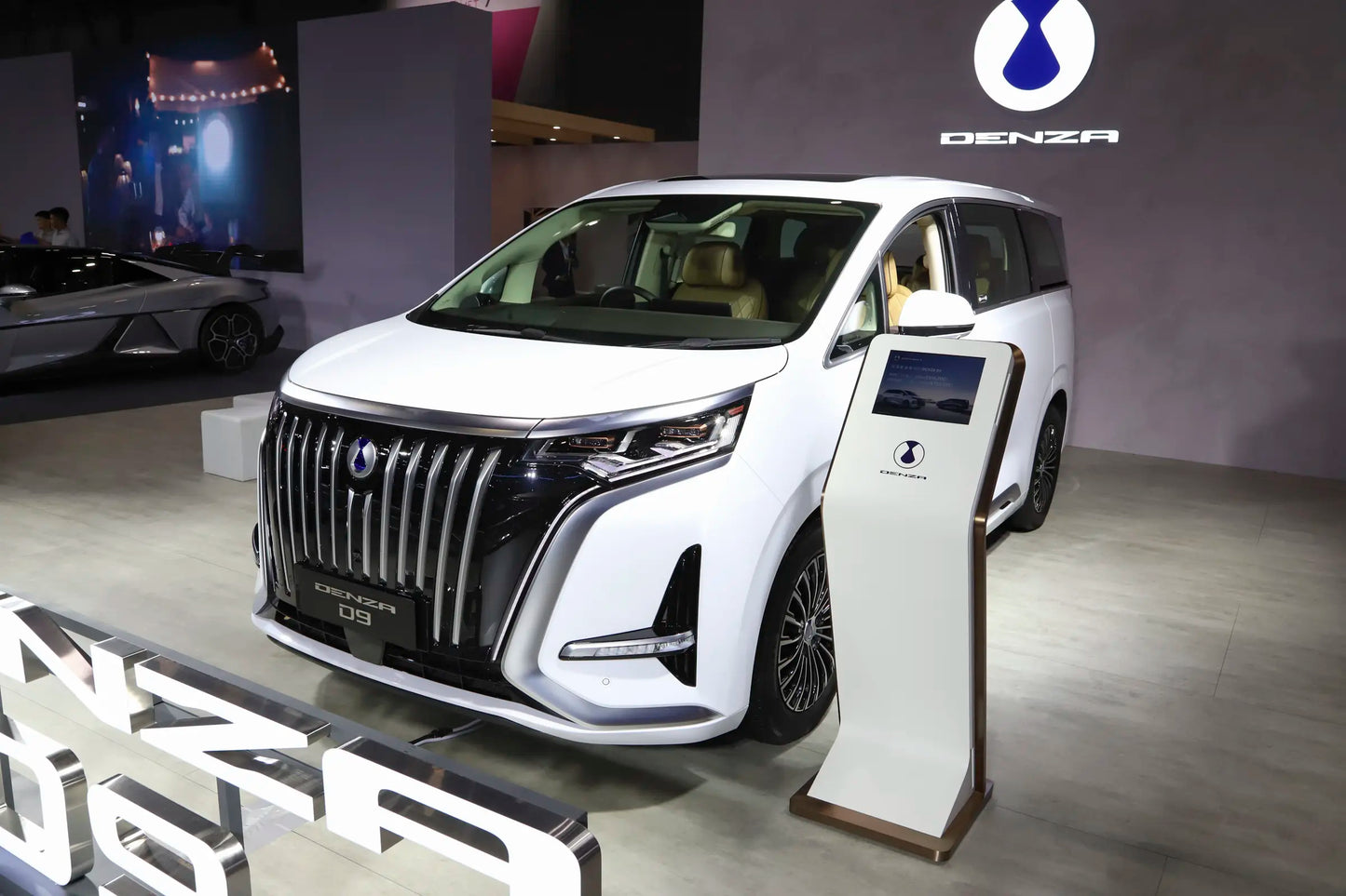 Denza D9 EV