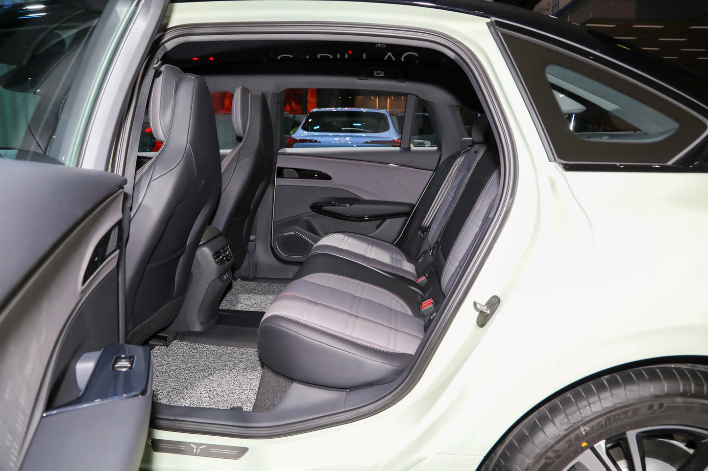 Hongqi EH7