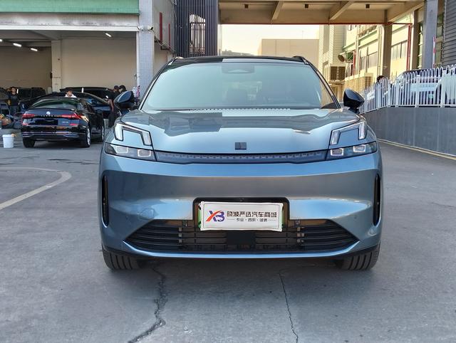 Certificated Pre-Owned Lynk & Co 08 EM-P 2025 220 Four-Wheel Drive Performance Halo -u22085685