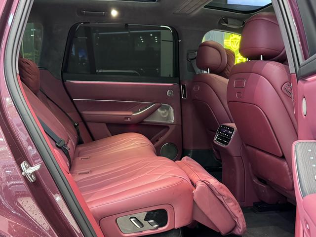 Certificated Pre-Owned Wenjie M8 2025 Edition 235 Extended-Range Version Four-Wheel Drive -u22096871