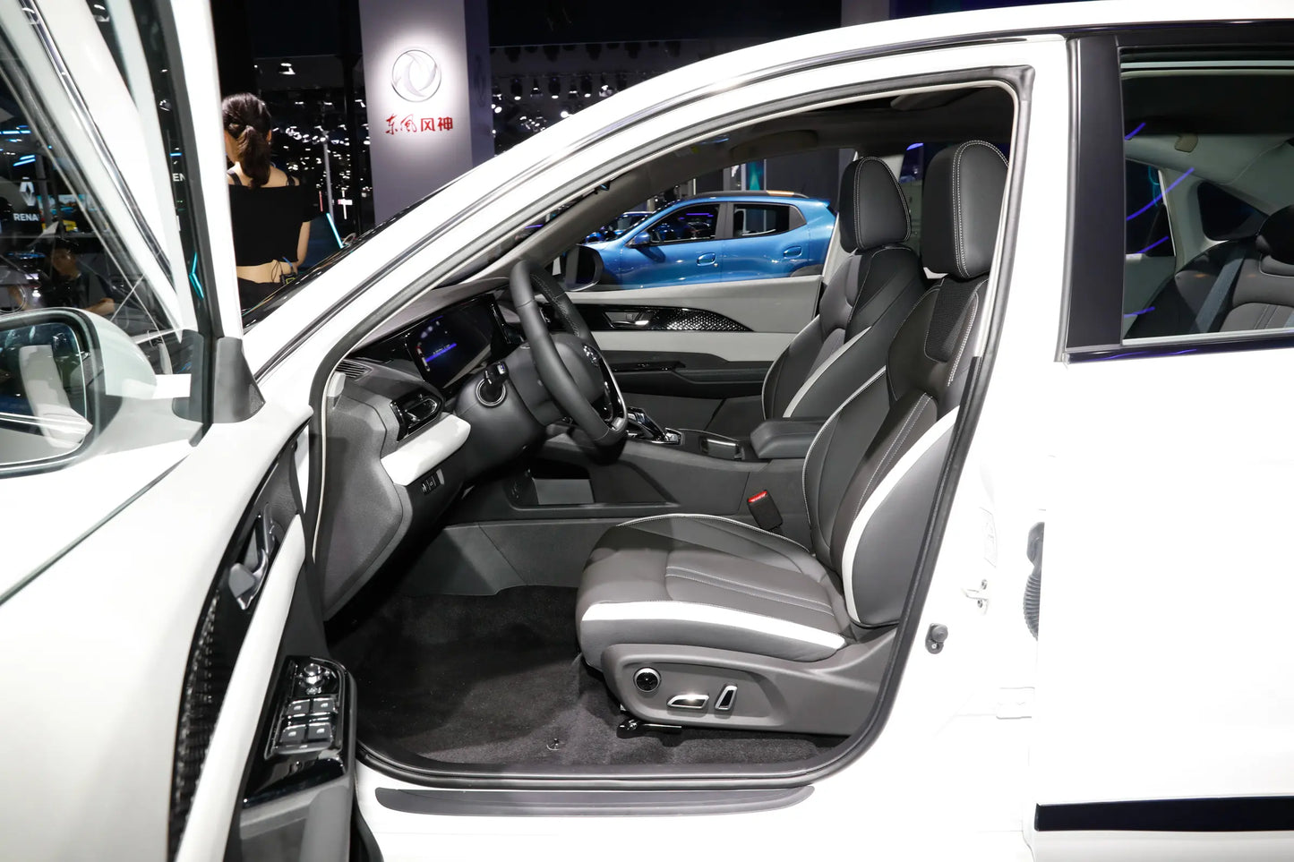 Dongfeng Aeolus E70