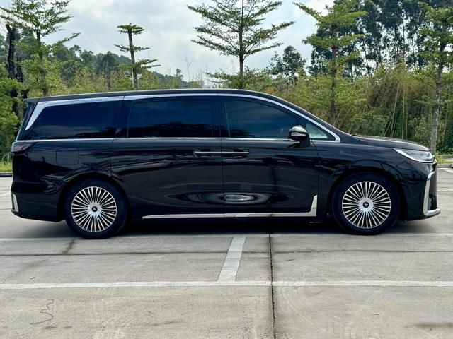 Certificated Pre-Owned VOYAH Dreamer PHEV 2025 Four-wheel Drive Flagship Kunpeng Edition -u22066882