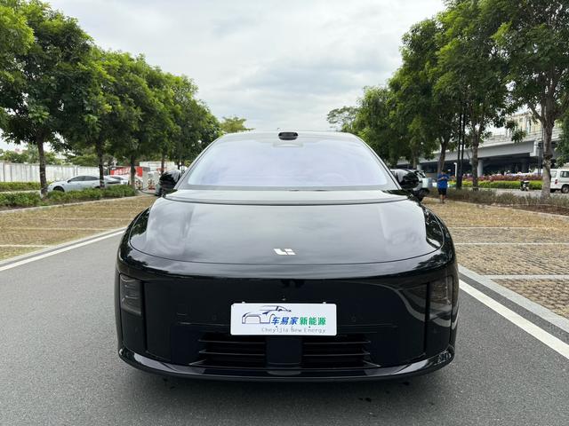 Pre-Owned Li Auto i8 2025 Standard Version