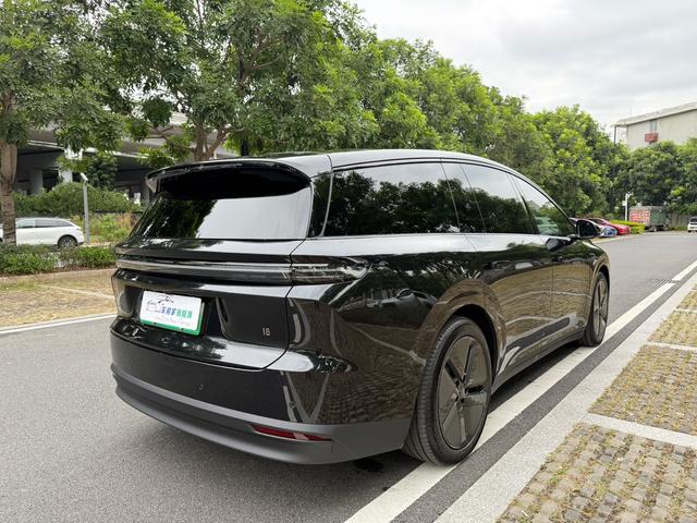 Pre-Owned Li Auto i8 2025 Standard Version