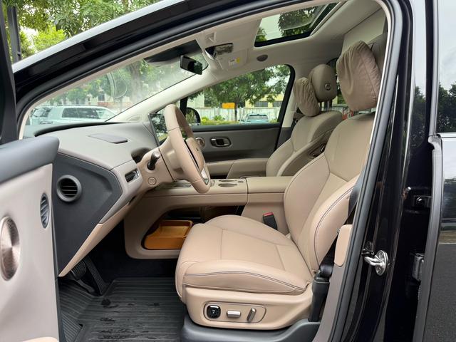 Pre-Owned Li Auto i8 2025 Standard Version