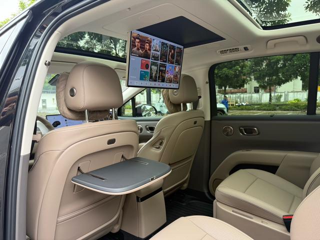 Pre-Owned Li Auto i8 2025 Standard Version