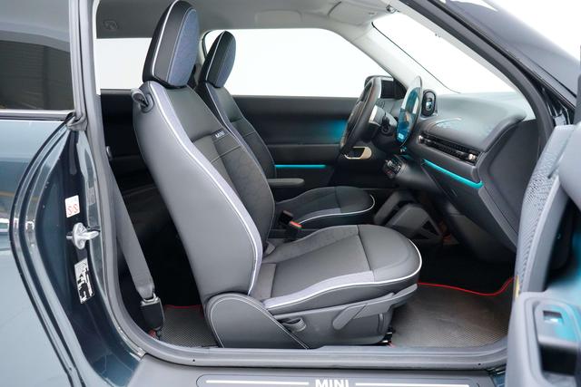 Pre-Owned Electric MINI COOPER 2024 Model COOPER E Classic Edition