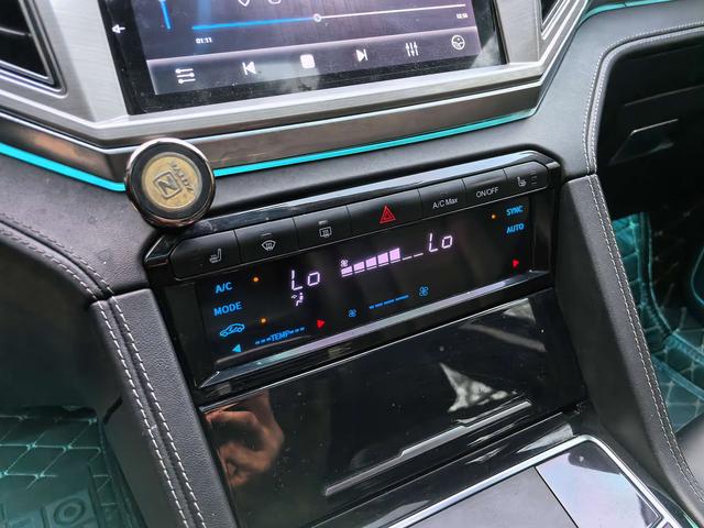 Certificated Used Damai X7 2017 Model Shangjin Version 2.0T DCT Huangshan Type 7 Seats