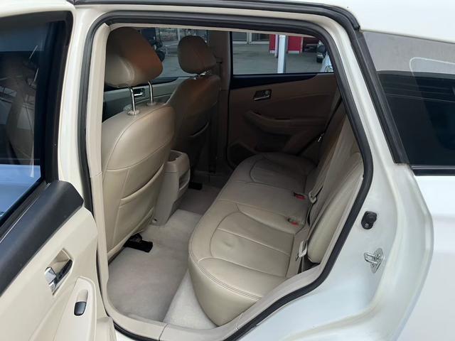 Certificated Used Dongfeng Nissan T70 2015 2.0L CVT Ruixiang Edition