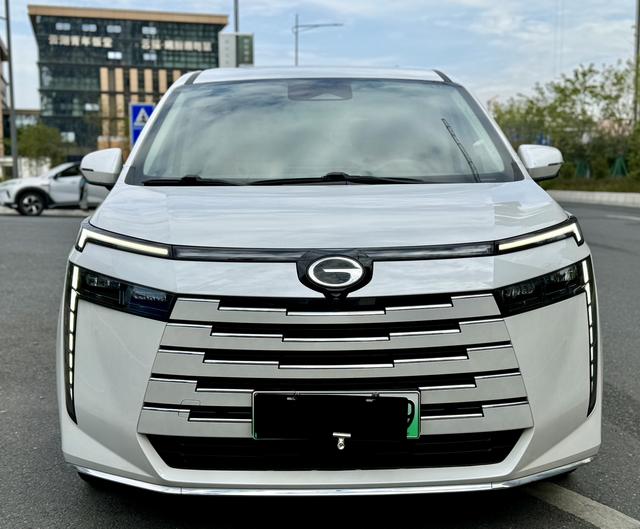 Certificated Used GAC Trumpchi E8 Phev 2024 2.0Atk 150Km Max Version