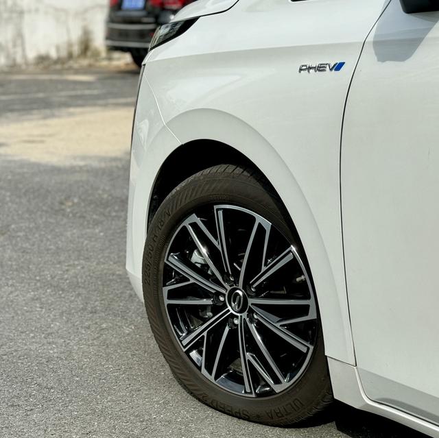 Certificated Used GAC Trumpchi E8 Phev 2024 2.0Atk 150Km Max Version