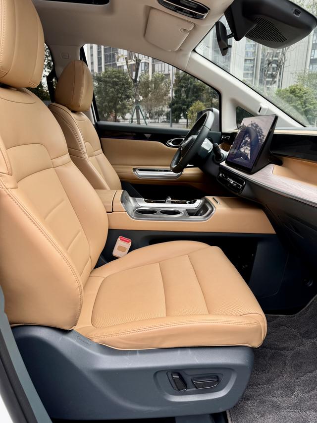 Certificated Used GAC Trumpchi E8 Phev 2024 2.0Atk 150Km Max Version