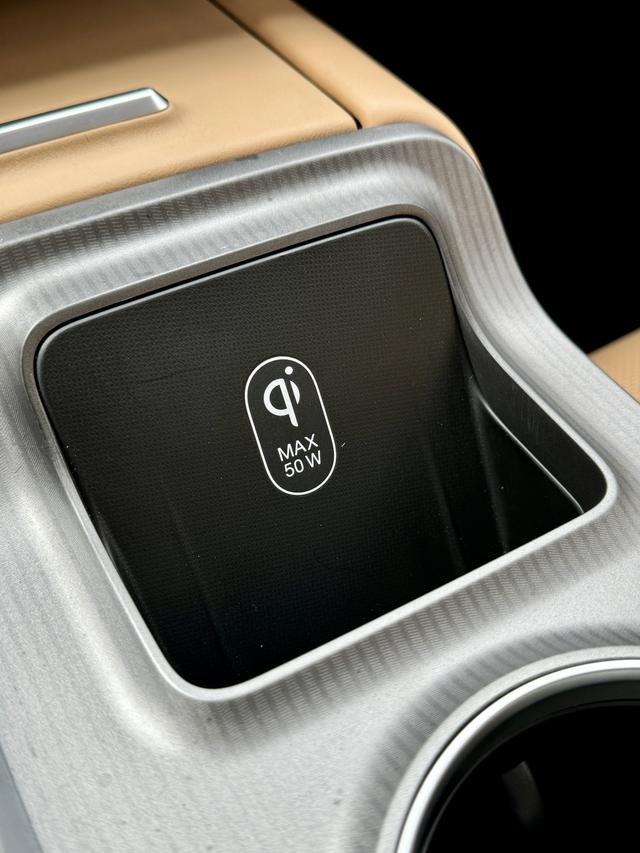 Certificated Used GAC Trumpchi E8 Phev 2024 2.0Atk 150Km Max Version