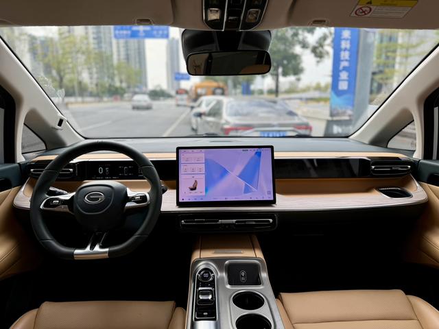 Certificated Used GAC Trumpchi E8 Phev 2024 2.0Atk 150Km Max Version