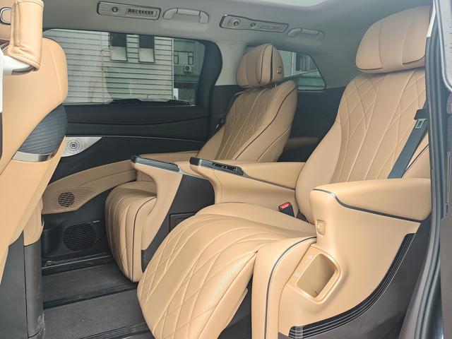 Certificated Used Denza D9 DM 2024 Edition 980 Four-Wheel Drive Honor Version