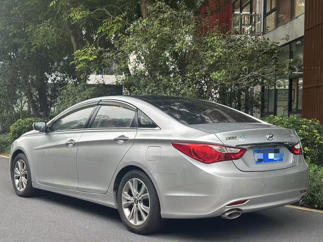 Hyundai Sonata 8 2014 2.4L Automatique Édition Leader Nationale IV d'occasion certifiée
