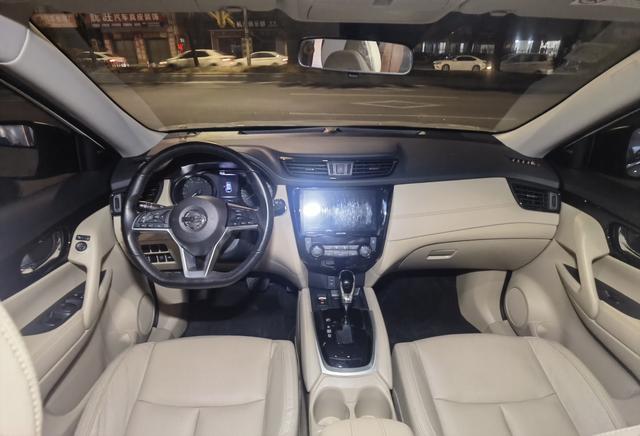 Certificated Used Dongfeng Nissan X-Trail 2019 2.0L CVT Zhilian Comfort Version 2WD
