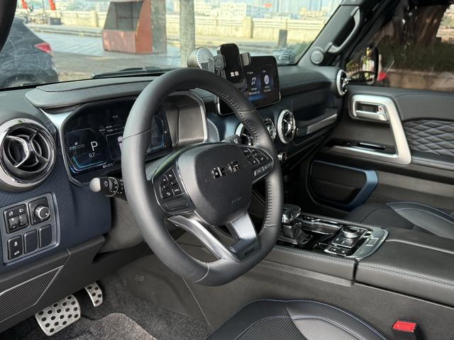 Certificated Used BAIC BJ40 2024 2.0T Automatic 4WD City Hunter Glory Edition