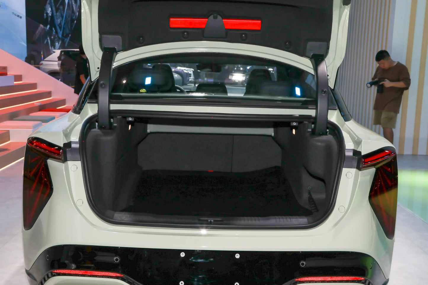 Hongqi EH7