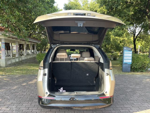 Pre-Owned XPeng X9 2024 Model 640 4WD High-Performance Max