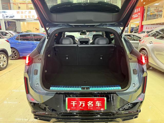 Certificated Pre-Owned Lynk & Co 08 EM-P 2025 220 4WD Performance Halo -u21520909