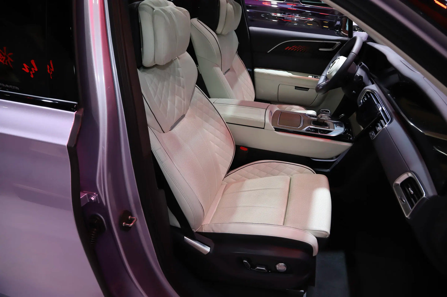 Hongqi E-HS9
