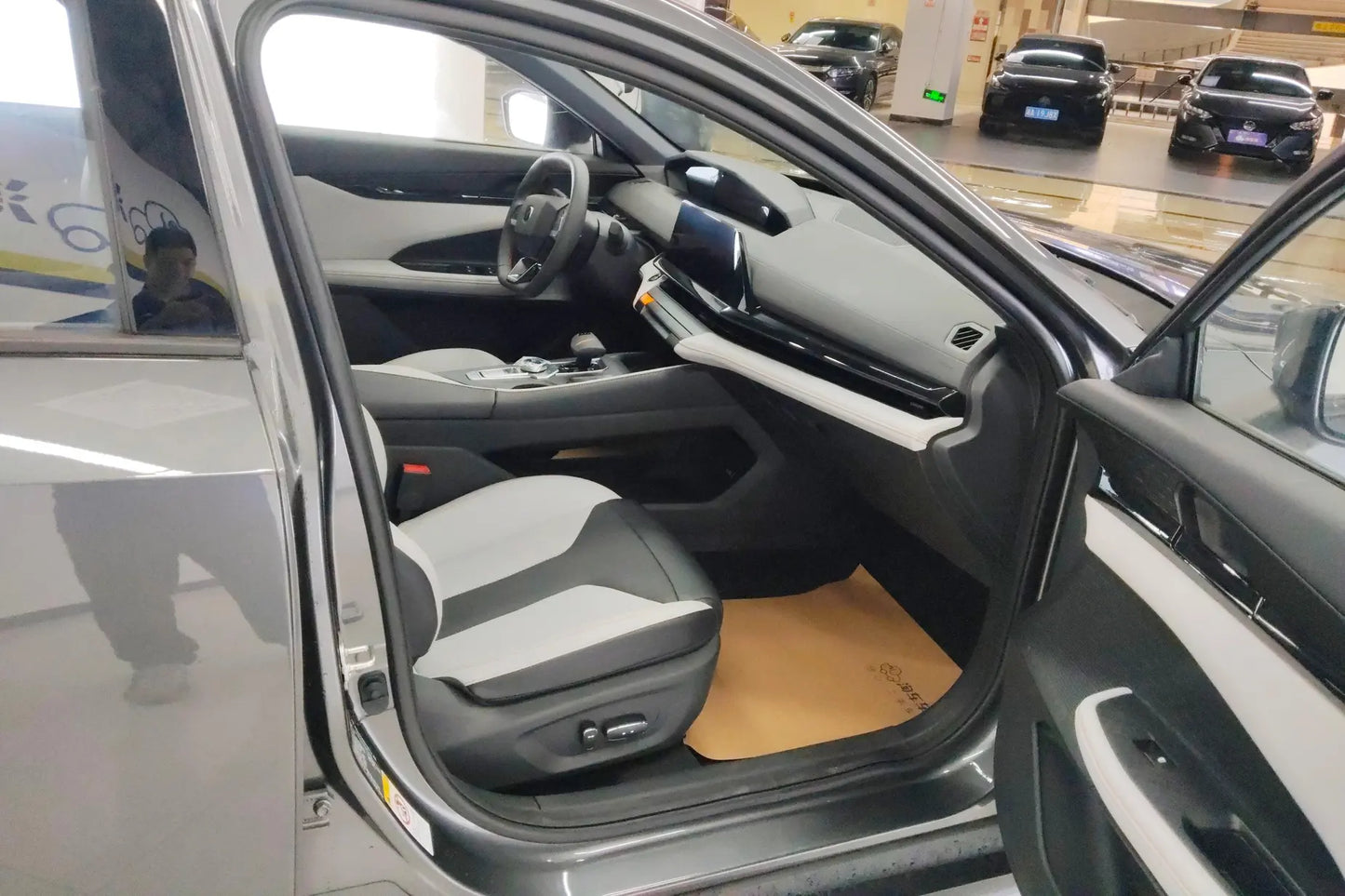 Certificated Pre-Owned Changan UNI-V Intelligent Electric iDD 2024 Edition Blue Whale Intelligent Electric iDD 136km Intelligent Premium Model -u22107036