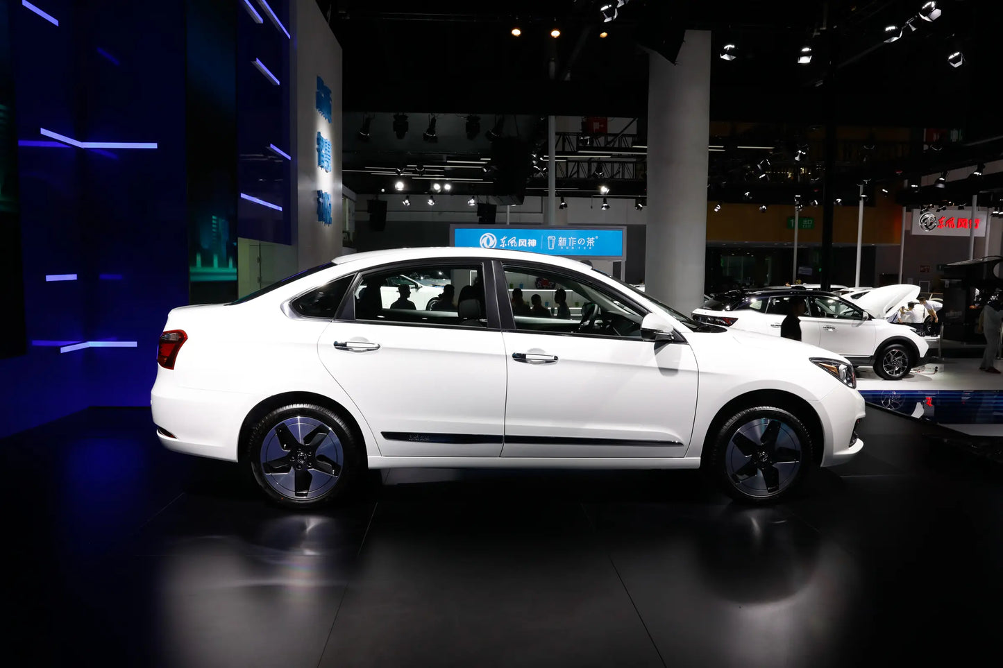 Dongfeng Aeolus E70