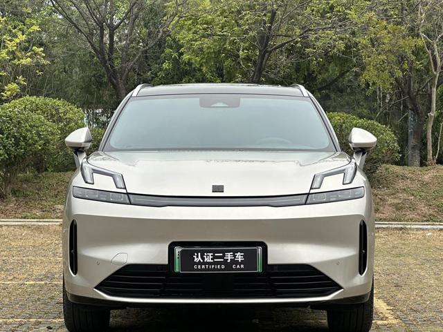 Certificated Pre-Owned Lynk & Co 08 EM-P 2025 120 Long Range Pro -u21747227