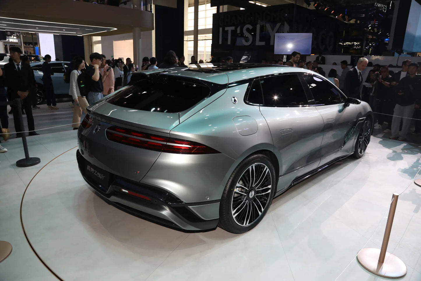 Denza Z9GT EV